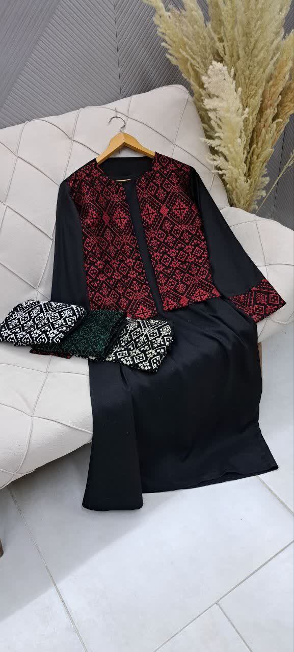 چطور ست لباس مشکی زنانه را با رنگ‌های دیگر کامل کنیم؟