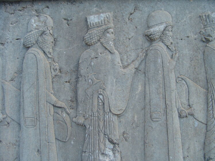 پوشش مردم هخامنشی: لباس و طراحی در دوره هخامنشیان، حجاب در دوران هخامنشیان